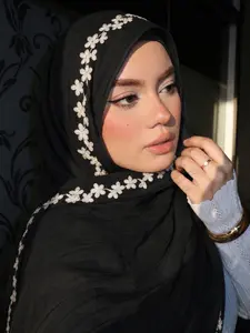 1pc Boho Cotton Modesty Hijab Wrap Scarf, Elegant Floral Print Headscarf, Muslim Fashion Daily Wear Turban, Breathable Beach Long Shawl