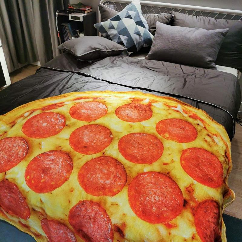 Cartoon Pizza Pattern Cozy Throw Blanket, 1 Count Portable Creative Lightweight Blankets for Sofa Beach Outdoor Camping