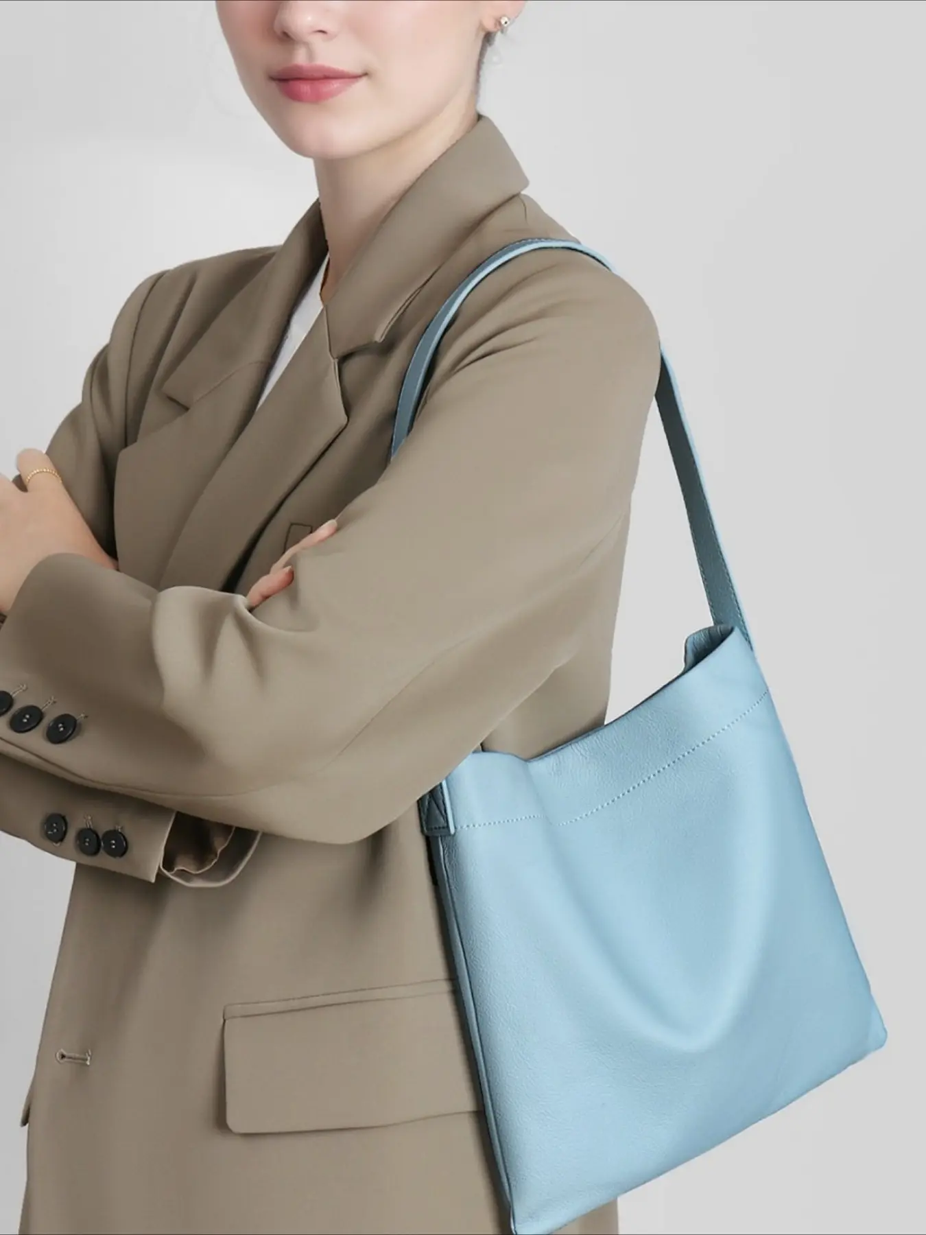 Bag women's new large-capacity simple and versatile shoulder messenger bag is popular this year, bucket bag