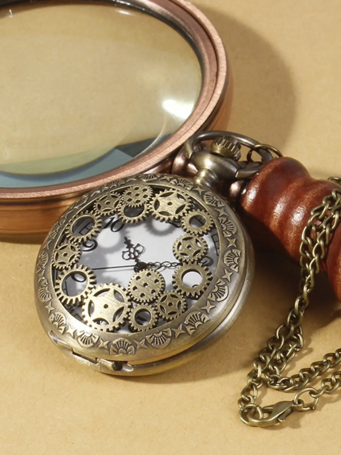 Vintage Pocket Watch Large Gear Antique Brass Quartz Watch Flip Cover Creative Hollow Necklace Pocket Watch Quartz Watch