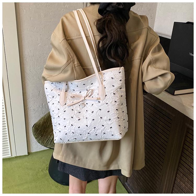 Casual Large Capacity Heart Shaped Butterfly Knot Single Shoulder Bag Trendy Commuter Tote Bag Urban Minimalist Style 2025 Au...
