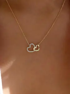 Double heart necklace collarbone chain temperament heart to heart matching diamond pendant collarbone, suitable for daily wear, vacation and dating occasions, and also a surprising exquisite small gift.