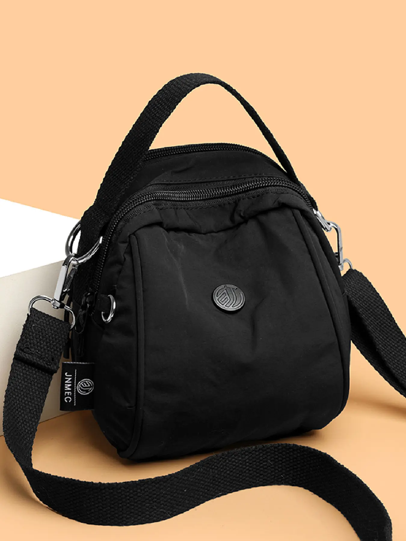 Leisure and fashionable multi pocket design nylon bag, simple and versatile letter design can be carried on one shoulder diagonally, suitable for work and daily use