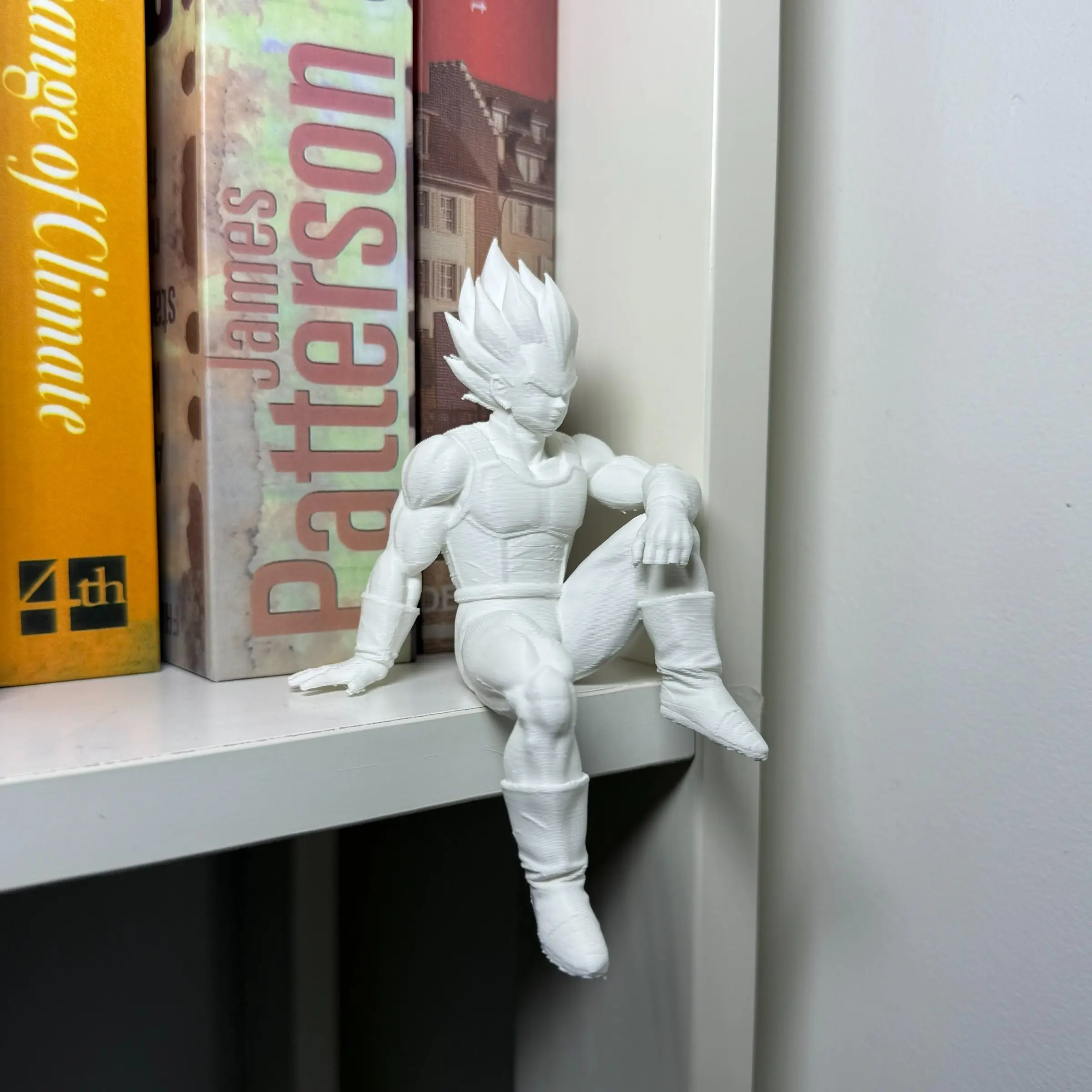 Sitting Superhero Figurine, Comic Style Shelf Sitter Statue, 3D Printed Hero Bookshelf Edge Ornament, Resin Book Nook Decor, Desktop Display Collectible Gift for Comic Fans