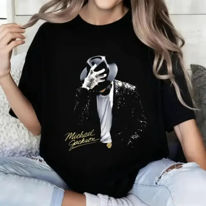 100 Percent Cotton Casual Fashion T Shirt Featuring Michael Jackson Iconic Pose With Signature And Sparkling Jacket Design Ideal Gift For Music Enthusiasts And Pop Culture Fans During Spring And Summer Seasons