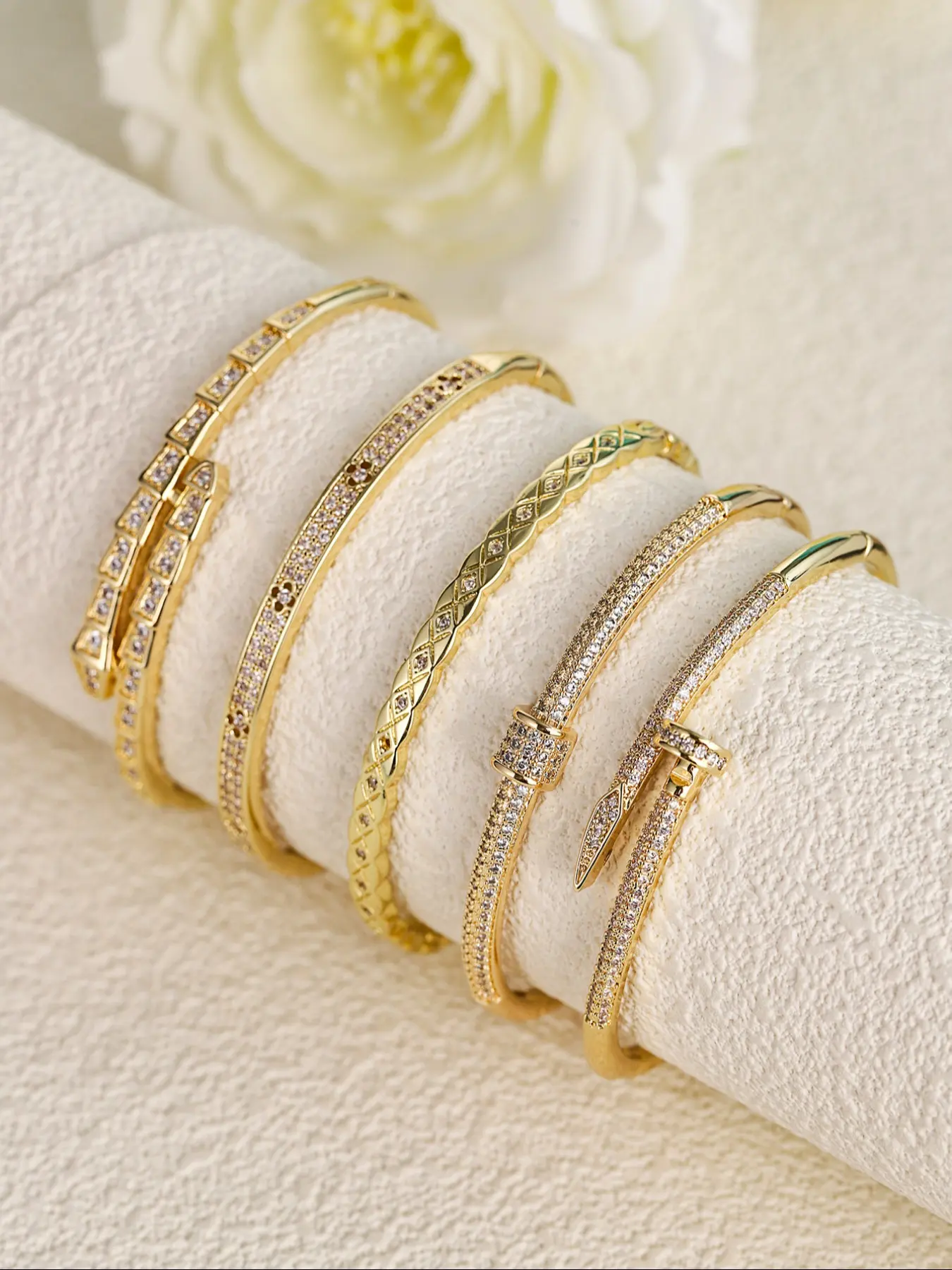 5-Piece Artificial Zircon Decorative Bracelet Set, Elegant Layered Fashion Bracelets for Women, Unique Design Perfect for Everyday Wear and Gifting, Fashionable Bracelet