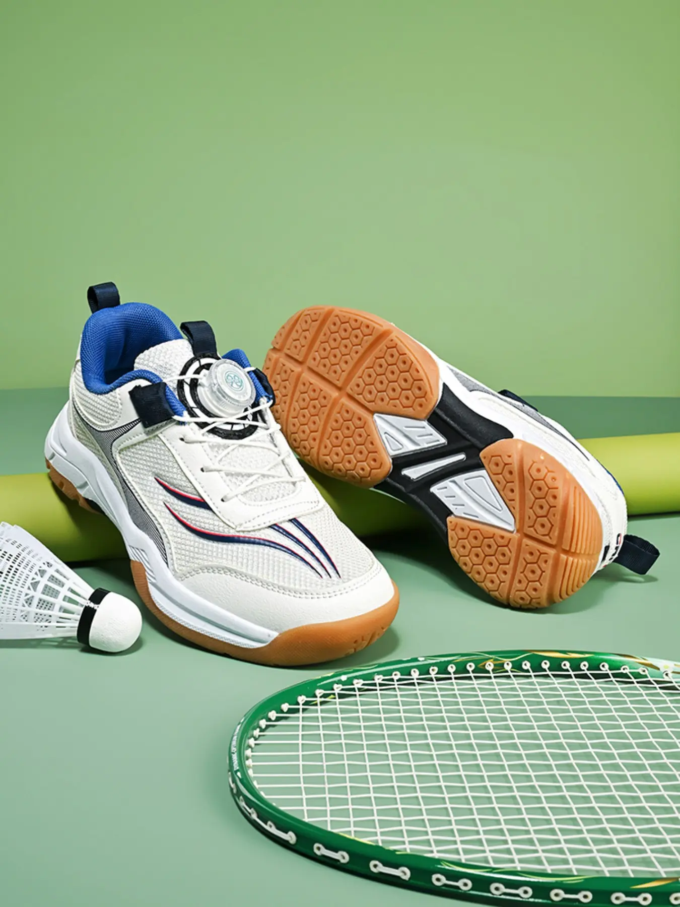 Rotating Buckle Badminton Shoes, Lightweight and Durable, Breathable Sports Shoes for Indoor and Outdoor Play, Comfortable and Versatile
