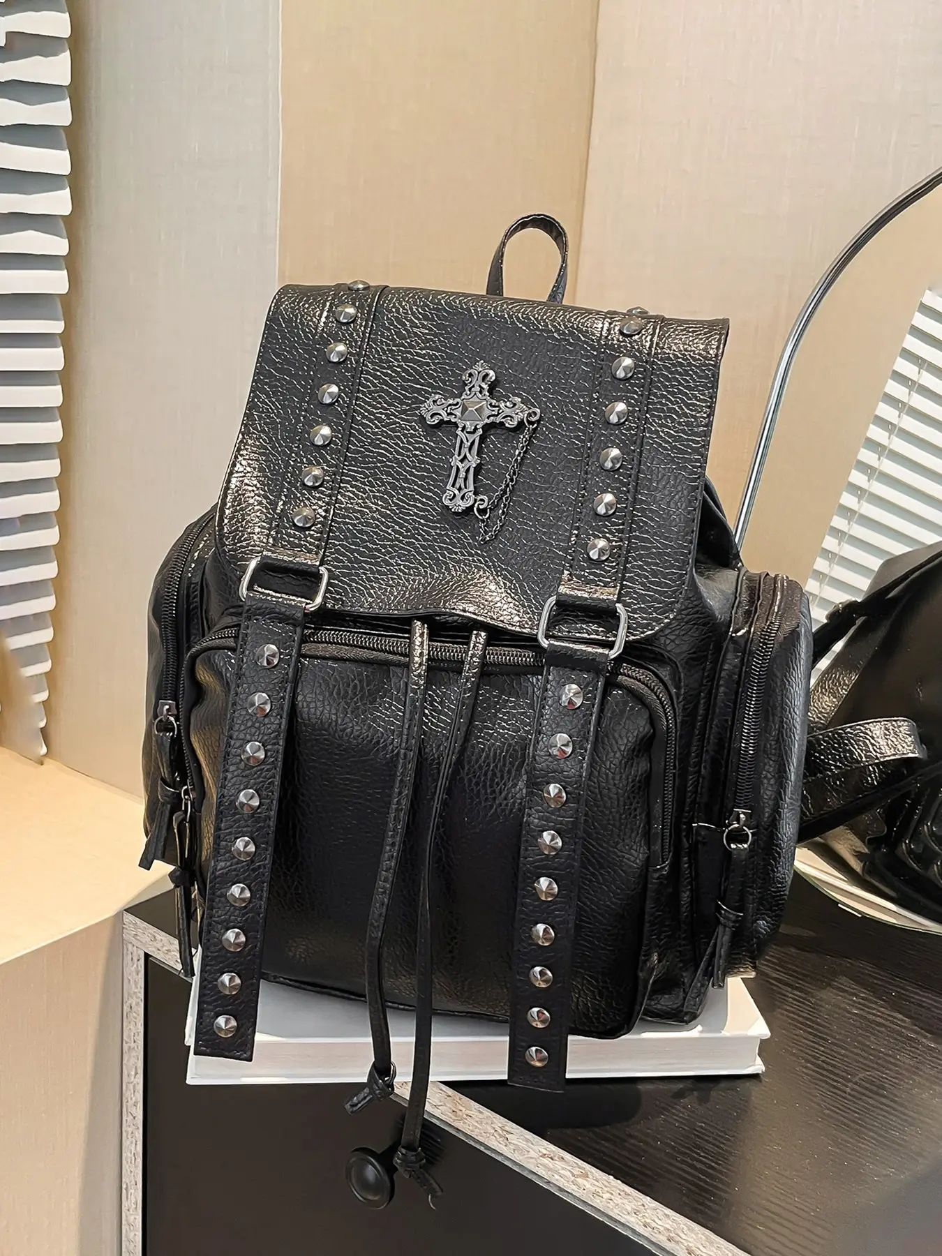 Women's PU Leather Backpack, Gothic Style, Flip Cover Drawstring Design, Metal Rivets & Cross Decoration, Large Capacity, Halloween Christmas
