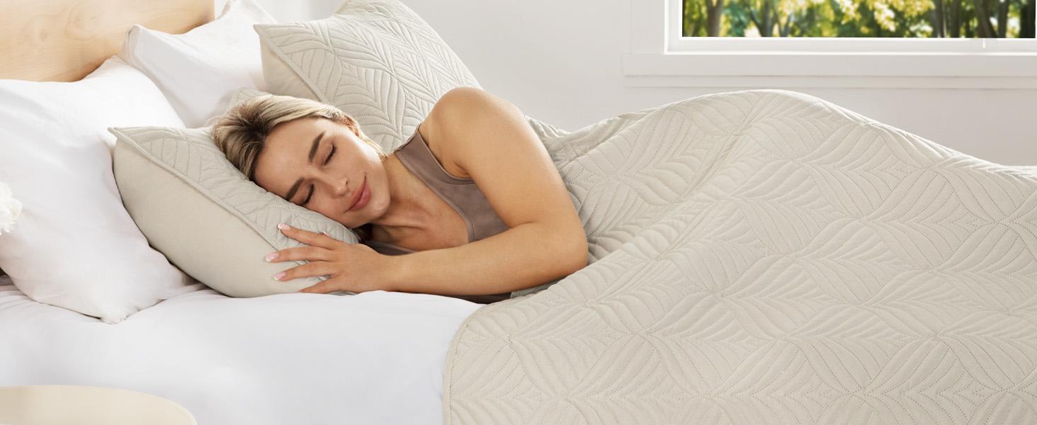 Soft Full Queen Bedding Set, Lightweight Grey Bedspreads Queen Size with Pattern, Reversible 3-Piece Coverlet with 2 Pillow Shames for All