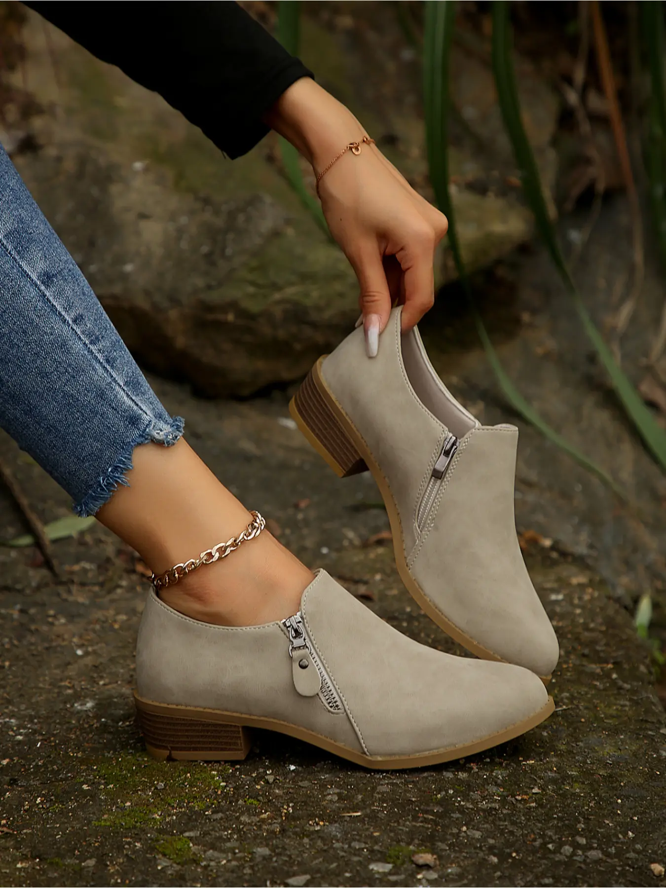 Women's simple double side zipper wood grain low chunky heel ankle boots, retro comfortable commuter fashion boots, suitable for holiday parties, shopping, travel, and everyday wear