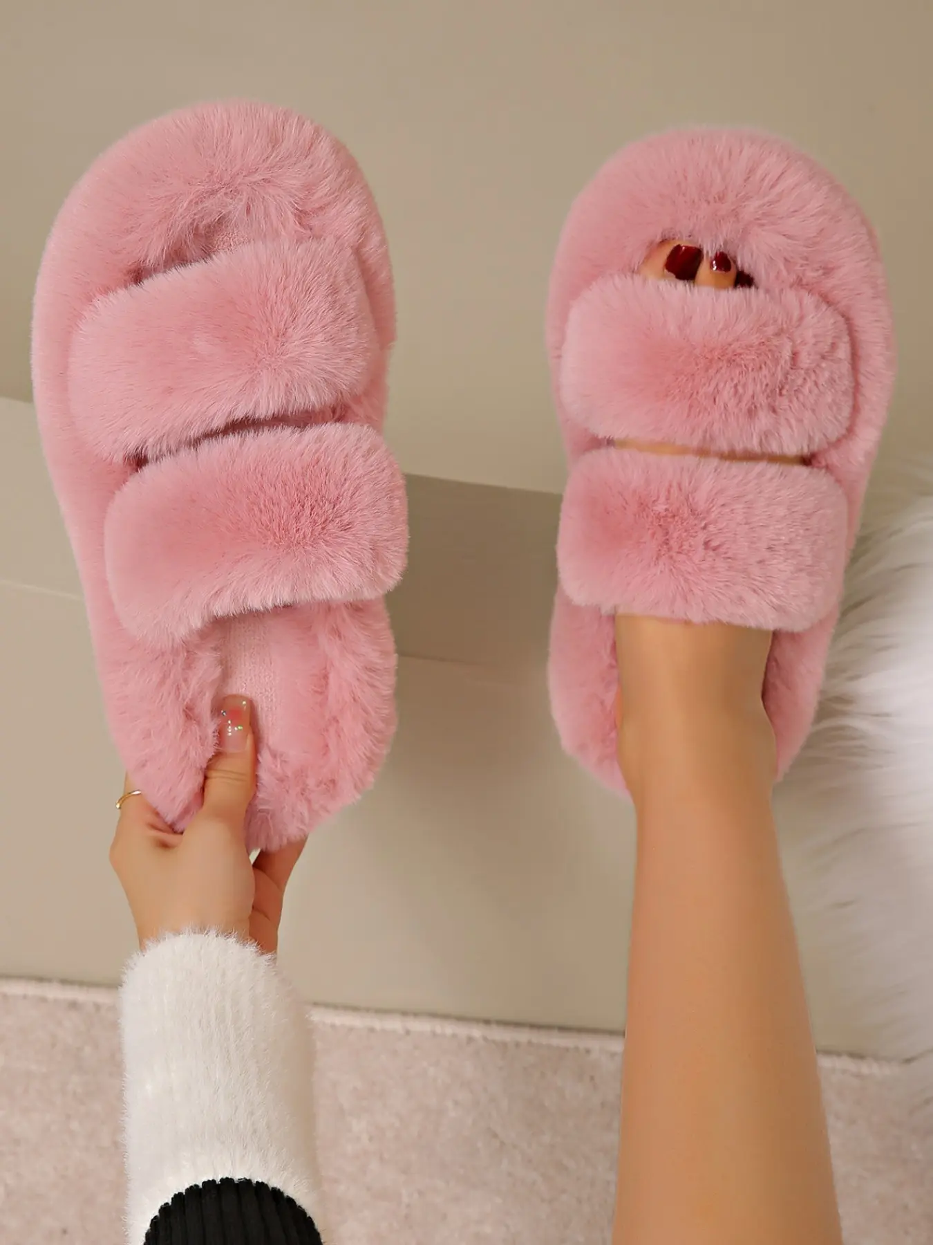 Women's Heart Design Faux Fur Slippers, Classic Style Rubber Sole, Fall & Winter Warmth, Anti-Slip Soft Bottom, Indoor Outdoor Use