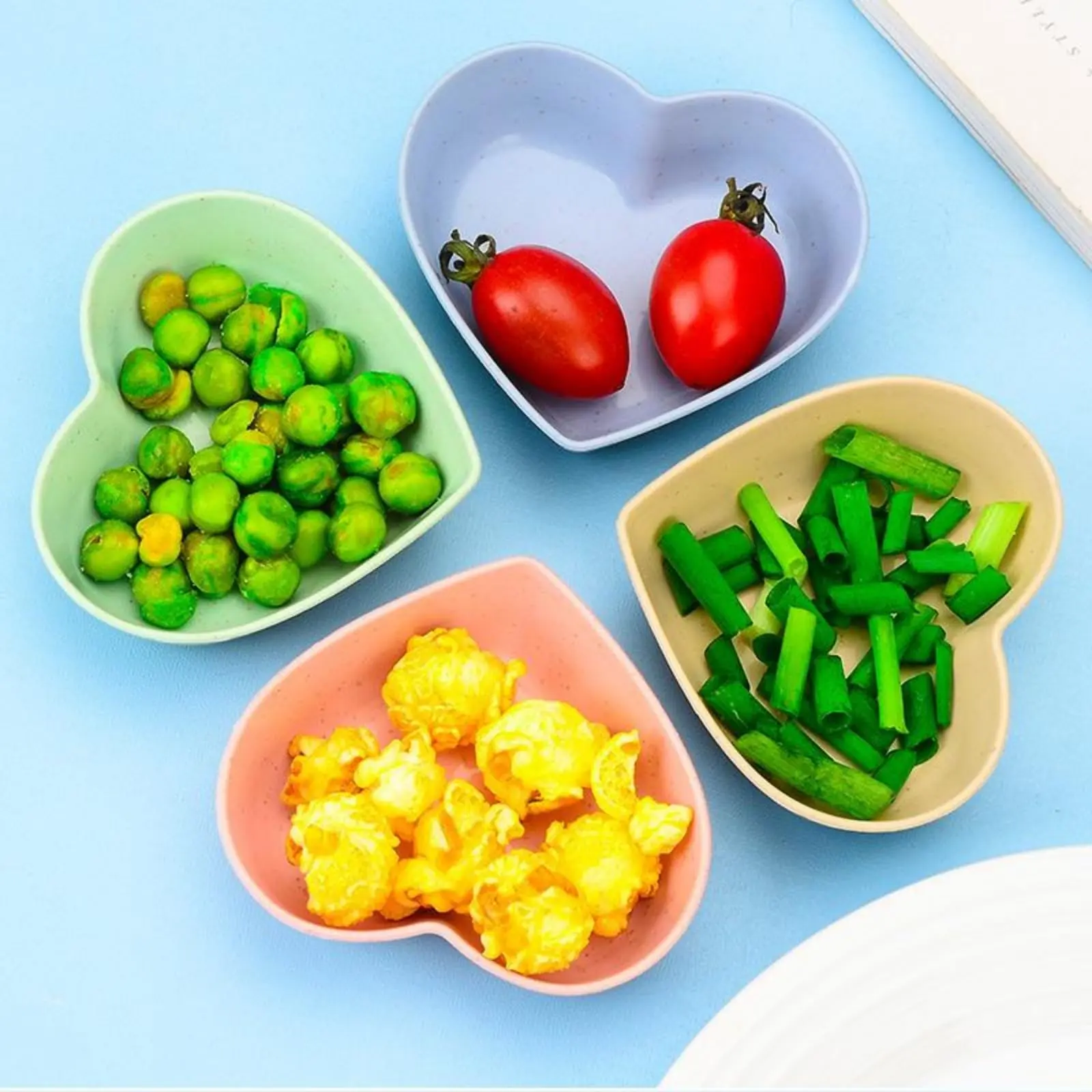Mini appetizer plate featuring a pink heart pattern; a durable, small dessert plate with smooth, rounded edges—ideal for the home kitchen. BPA-free melamine bowl suitable for salads and snacks.