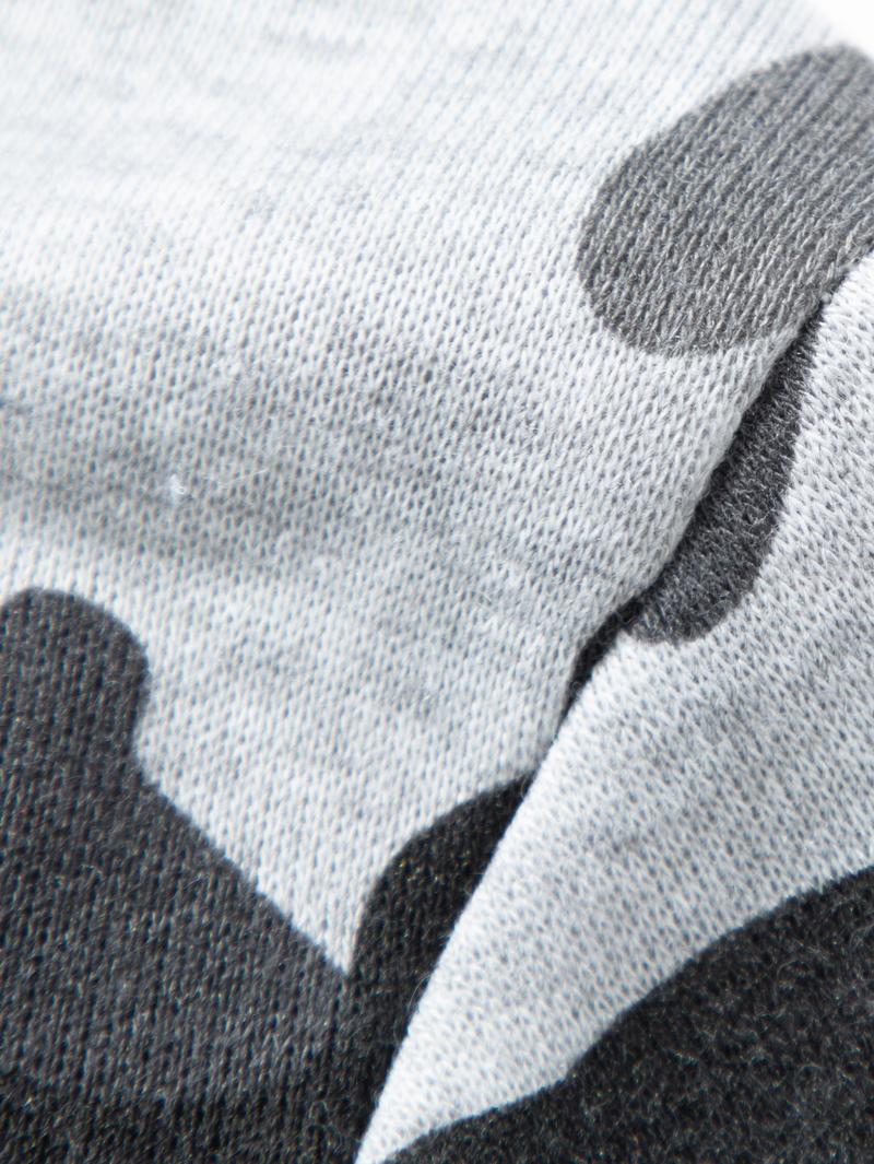 Men's Camouflage Hoodie Set Outdoor Casual Style with Adjustable Drawstring, Fits Snugly Around the Head. Top and Pants from the Same Series Feature Matching Camouflage Patterns. USA Letter Print Adds Trendy Style. Large Pocket on the Jacket and Drawstrin