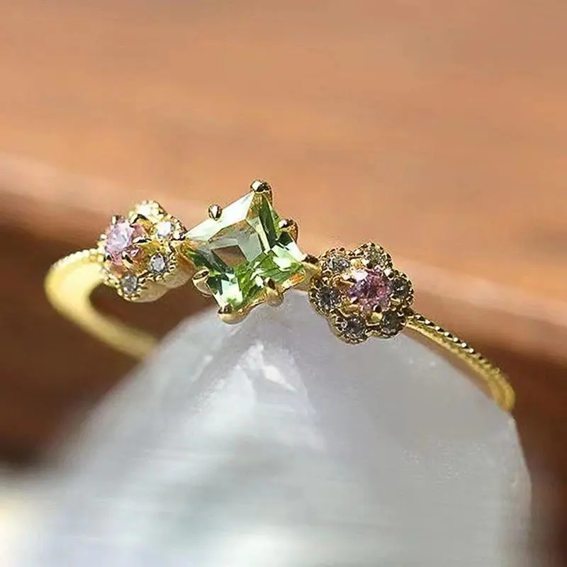 Huitan Female Colorful Cubic Zirconia Band Rings, 2.3g Exquisite Statement Jewelry for Wedding Parties, Excellent Birthday Gift (Note: Color Mismatch May Occur), Gemstone, Q740
