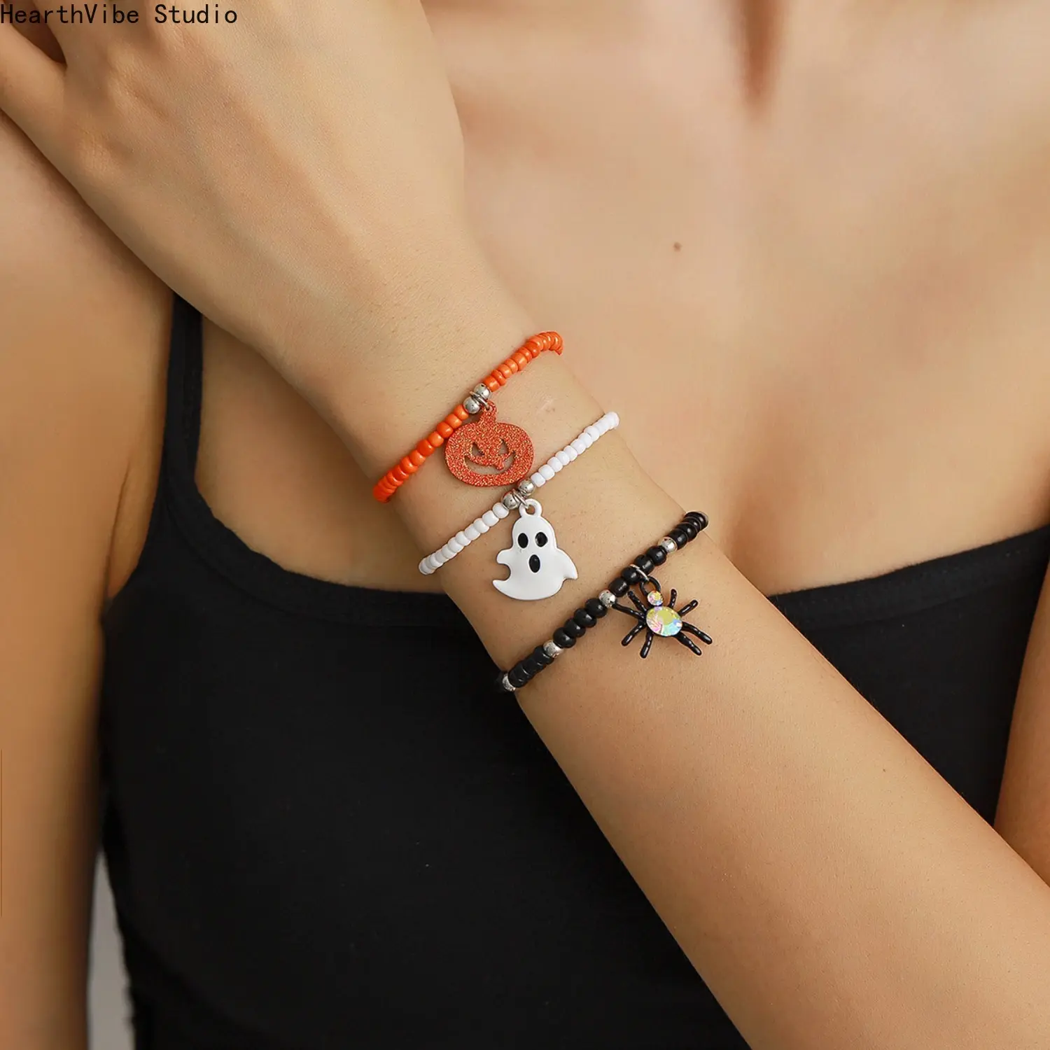 3Pcs Halloween Beaded Bracelet Set for Women Cute Ghost Glitter Pumpkin Rhinestone Spider Charm Bracelets Stackable Elastic Layered Jewelry Party Favor Gift
