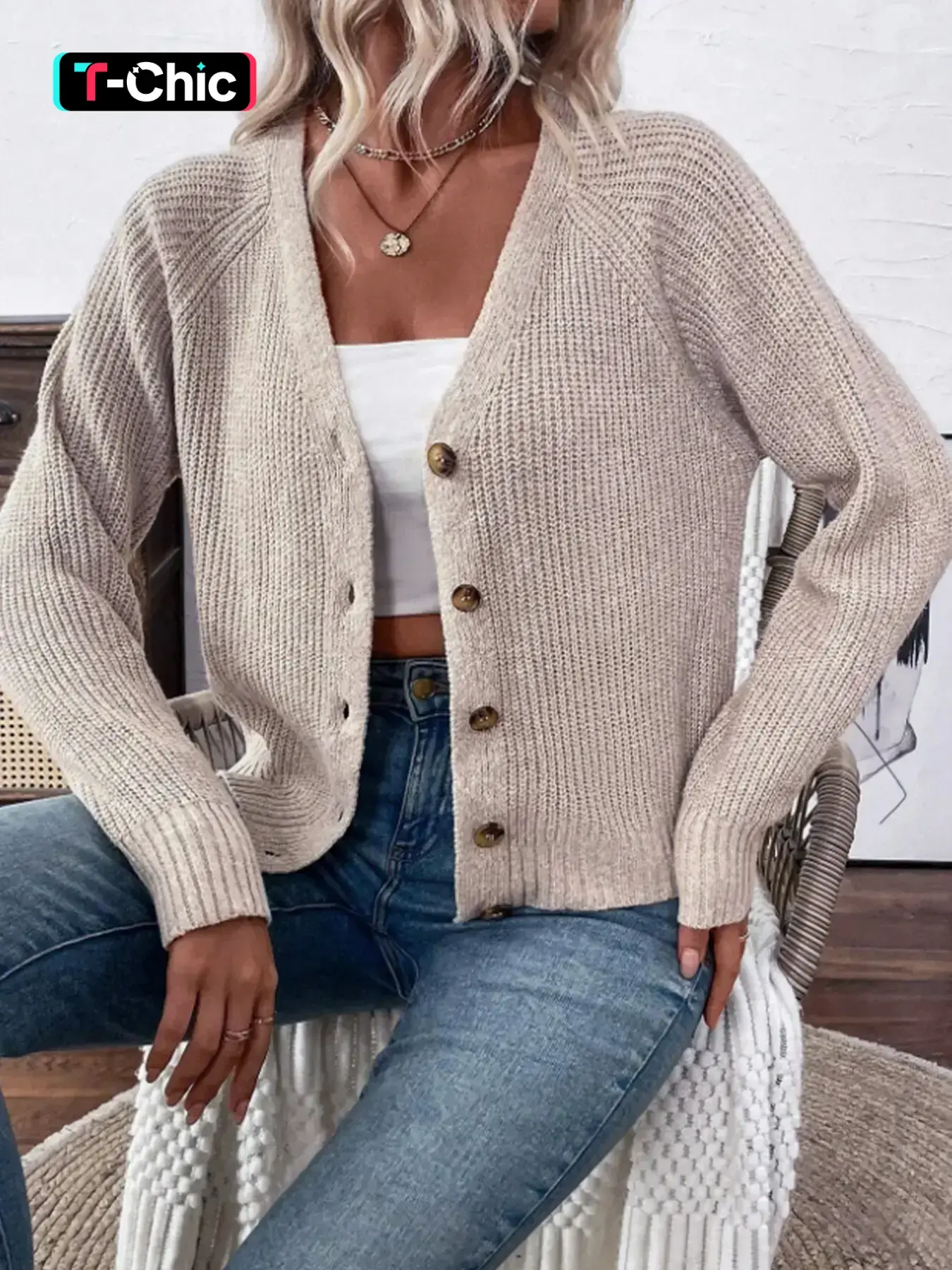 Women's Knitted V-Neck Cardigan Knitwear with Ribbed Buttons, Long Sleeve Fashionable Commuter Style for Spring & Autumn, Elegant Women's Sweater
