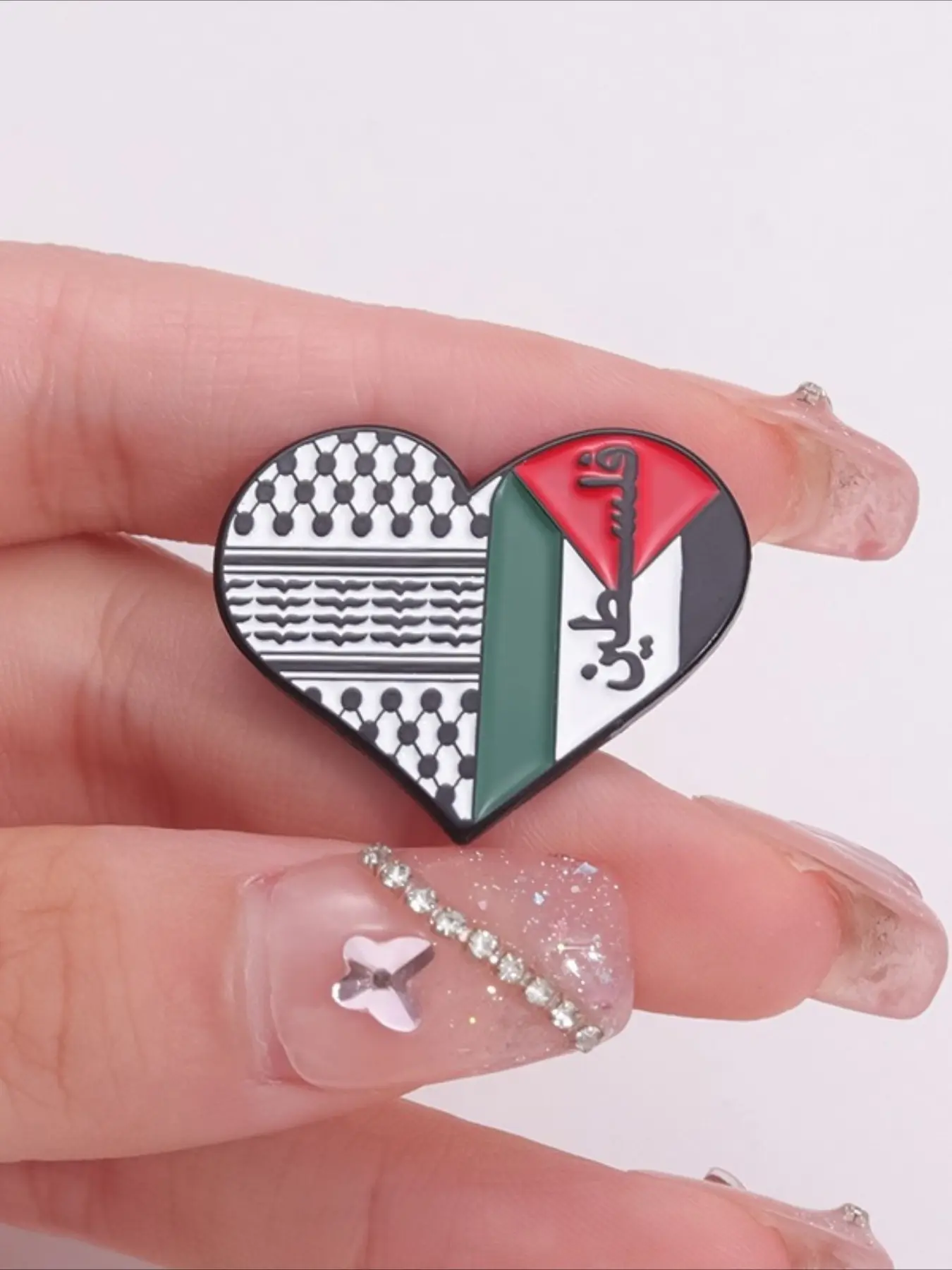 Whimsical Palestine Flag & Keffiyeh Pattern Heart Enamel Brooch Pin, Arabic "Palestine" Lettering Lapel Badge, Support Palestine Alloy Jewelry, Enamel Lapel Pins, Unisex Gift for Peace Advocates, Casual Daily Backpack Clothes Decor Accessory