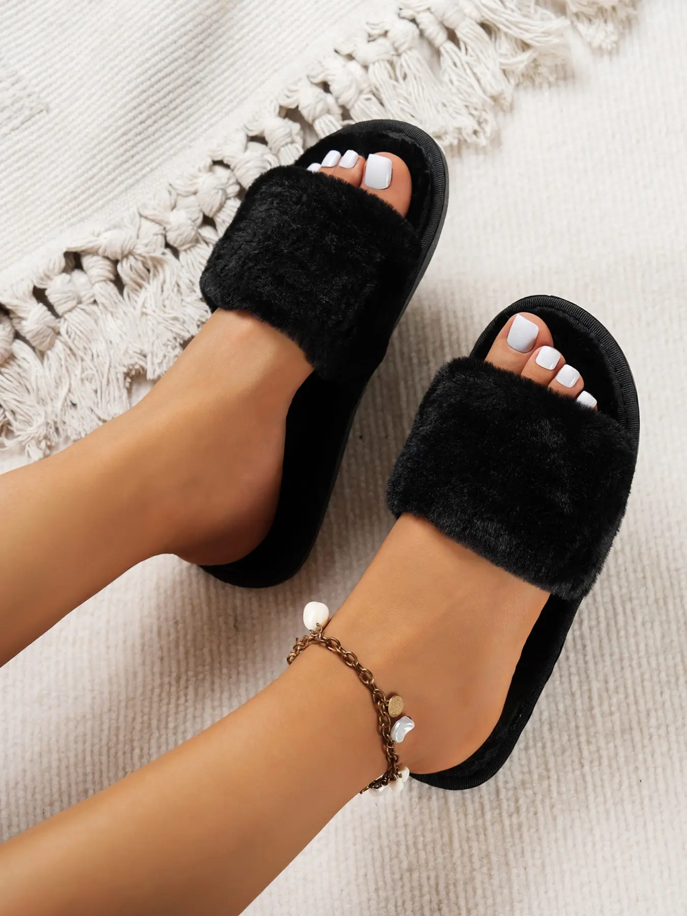 Women's Soft Plush Single Strap Flat Fashionable Home Slippers, Open-Toe Slip-On Shoes for Indoor and Outdoor, Warm and Comfortable for Bedroom and Daily Use