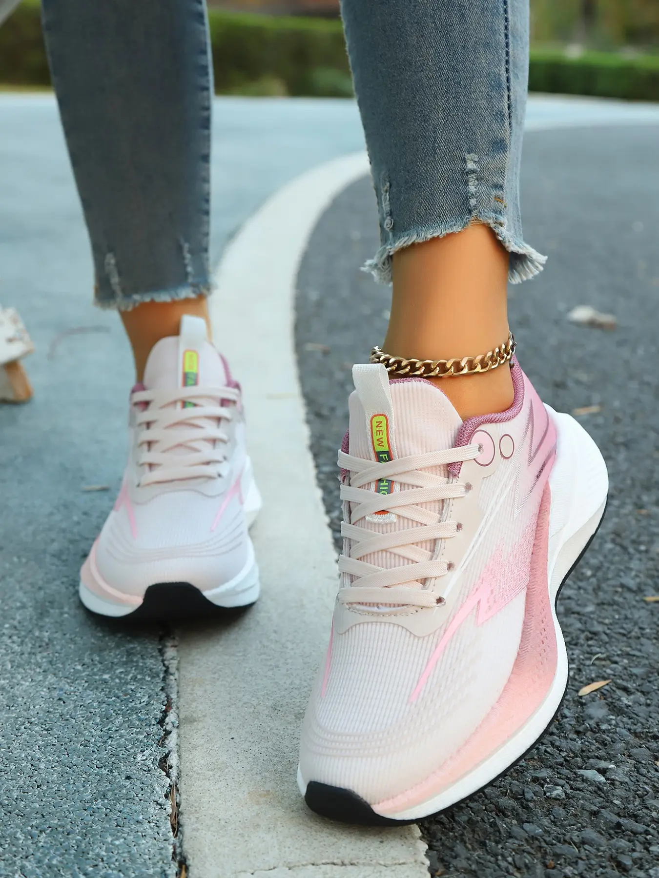 New Lightweight Fashion Sports Shoes for Women, Comfortable Anti-Slip Breathable, Shock Absorbing Fashionable Running Shoes, Low Top Md Sole
