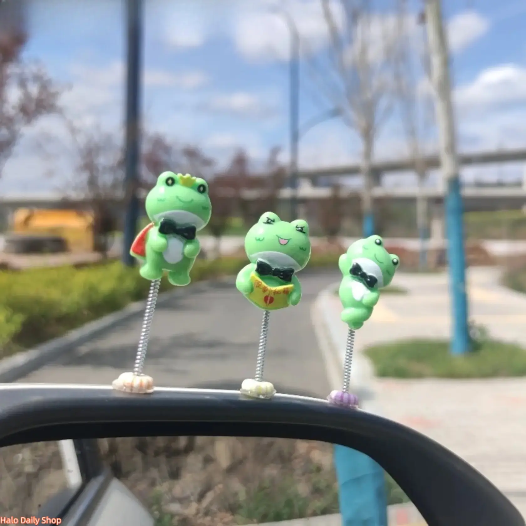 Cartoon Frog Car Swing Ornament Set, Car Trinkets, Vehicle Decoration Accessories for Sports & Outdoor Enthusiasts, Car Accessory, Accessories For Car