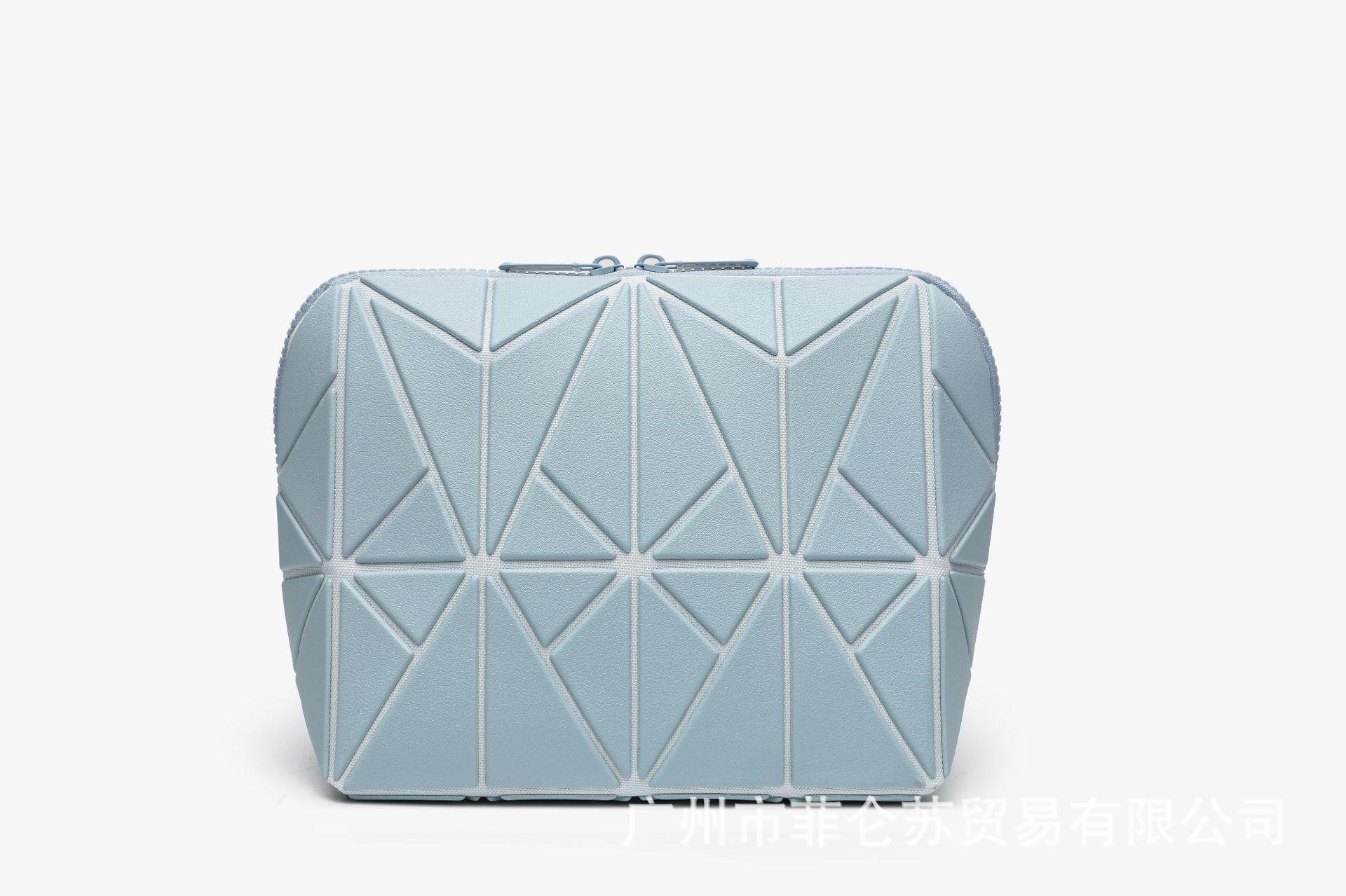 Diamond-shaped bag is super practical, large-capacity, and aesthetically pleasing. It is a storage bag for travel and commuting with a striped three-dimensional design, also suitable as a makeup bag