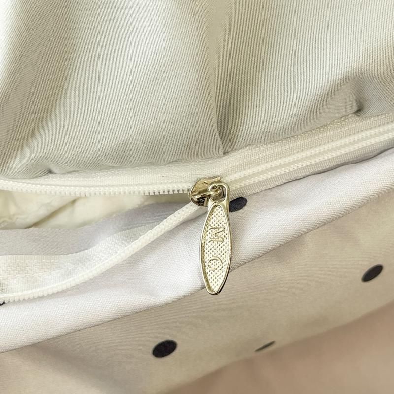 Polka Dot Pattern Bedding Set, 3-Count Set Including Duvet Cover and Pillowcase without Filler, Soft Comfortable Decorative Bedding Set for Home Bedroom