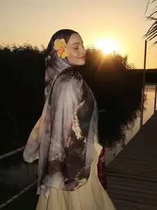 New Traditional Dark Tone Ink Wash Pleated Chiffon Muslim Long Headscarf, Lightweight Flowy Hijab, Beach Sunset Commute Vacation Sun Protection Shawl, Earth Gradient