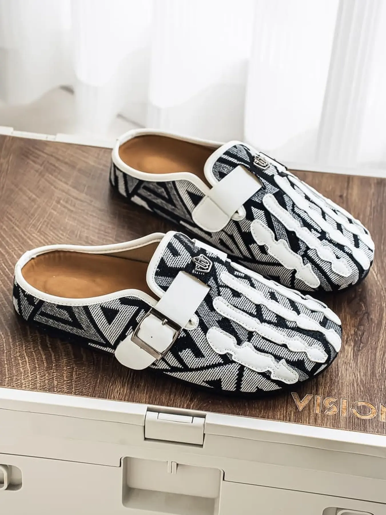 1 Pair Youth Trendy Skull Patch Mule Slides Breath Fabric Anti-slip Flat Sole For Street Walking Daily Trip
