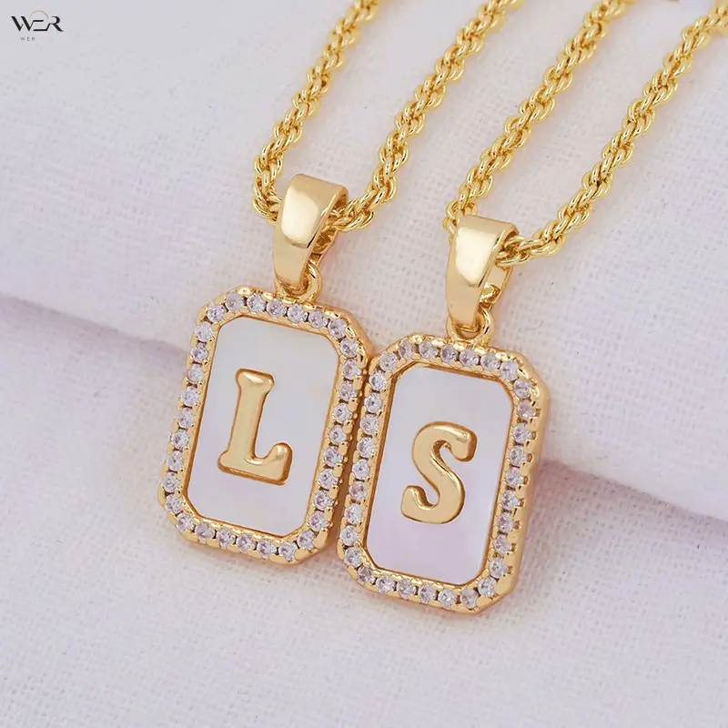 Women's 26-Letter Customizable Square Shell Pendant Necklace - 18K Gold-Plated Copper with Zircon Inlay, Niche-Designed Costume Jewelry for Daily Styling, Gifting