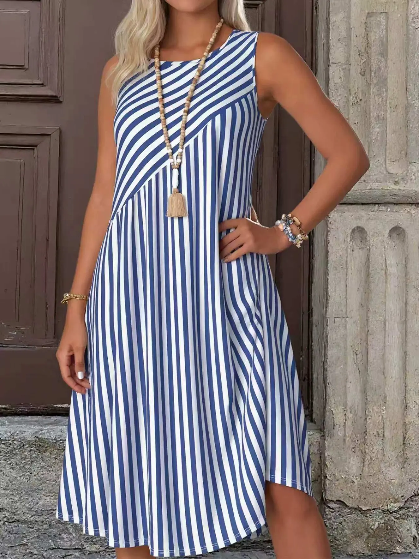 Plus Size Women's Bestselling Blue Striped Dress, Summer Casual Style Loose Medium-Length Dress, Comfortable and Stylish, Plus Size Dresses