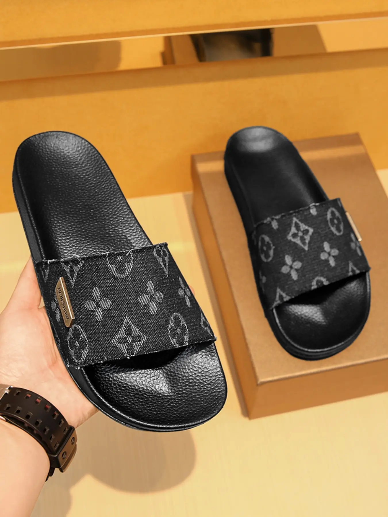 Men's Floral Geometric Slippers, Lightweight Flat Soft Sole, Non-Slip Rubber Bottom, Ideal for Home and Outdoors, Comfortable Daily Wear