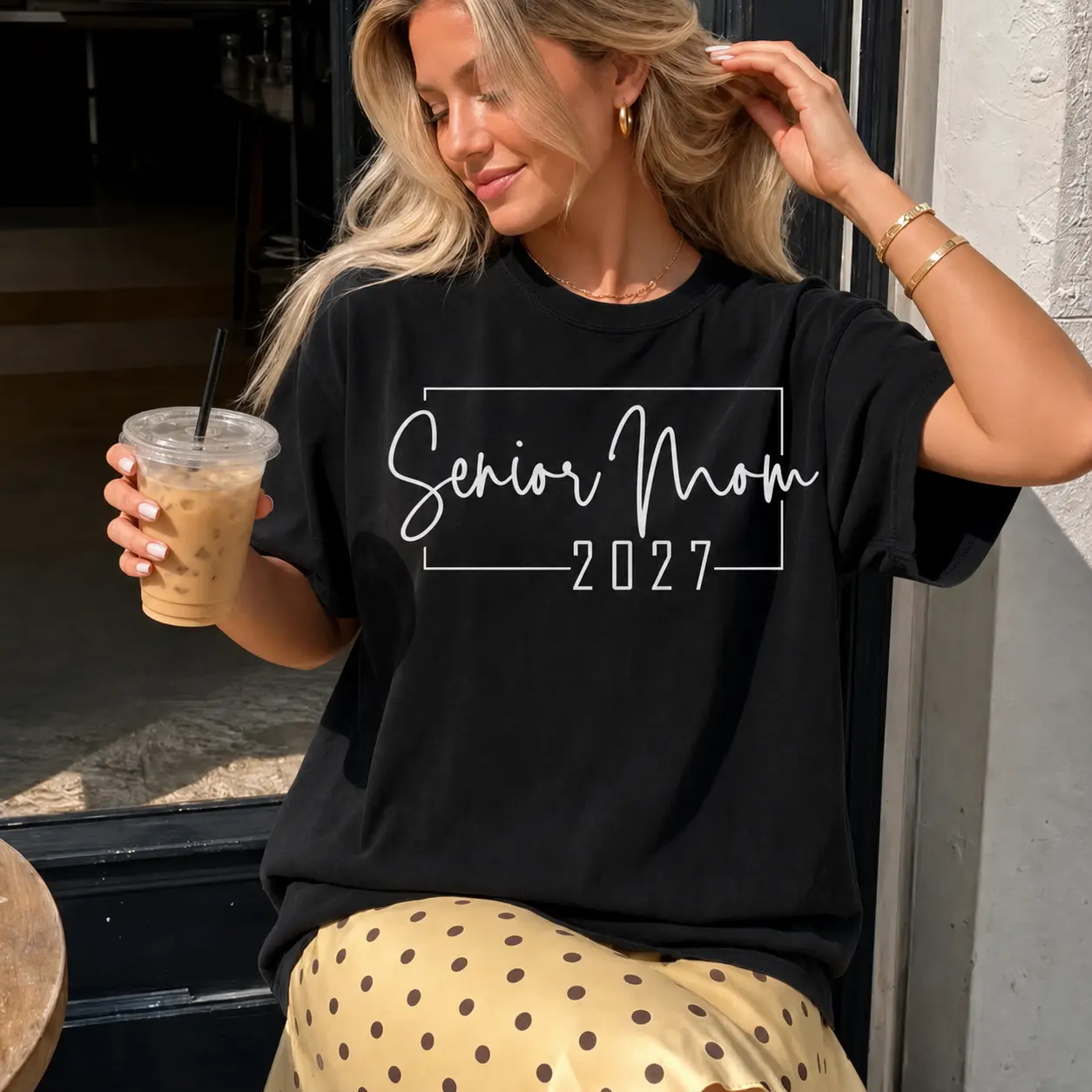 T-Shirt Senior Mom 2027 Shirt, Class of 2027 Shirt, Senior Graduate Shirt, College Senior Shirt