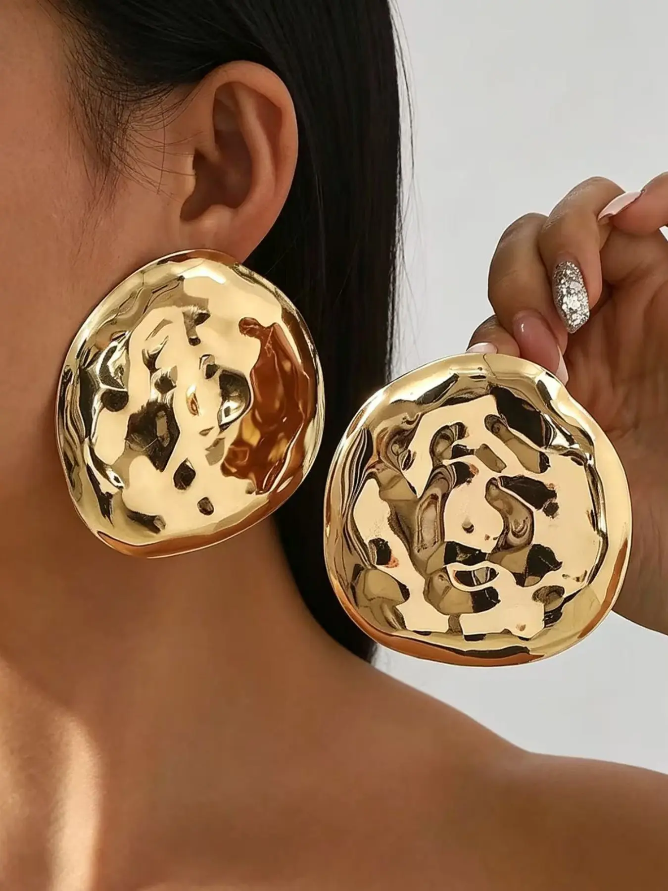 European and American Exaggerated Hammer Texture Convex Metal Large Round Earrings, Bold Statement Jewelry for Women, Chunky Statement Earrings