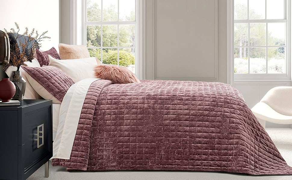 Luxury Velvet Set Full Queen Size, Lightweight Velvet Comforter Set, Oversized Bedspread Coverlet Quilted Bedding Set, with 2 Matching Pillow Shams, for All Season, Dusty Mauve Pink