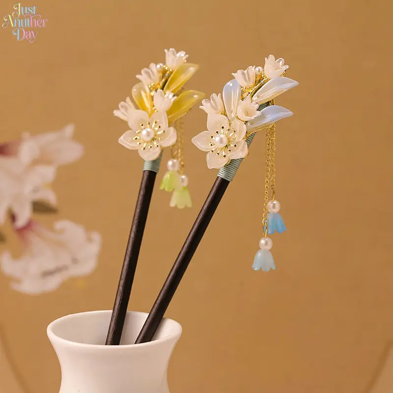 2Pcs New Chinese Bellflower Tassel Step Hairpins Gradient Floral Pearl Dangling Wooden Hair Sticks Black Solid Wood Hair Forks Women Hanfu Cheongsam Hair Accessories For Bun Styling Ancient Style Shooting Daily Outfit