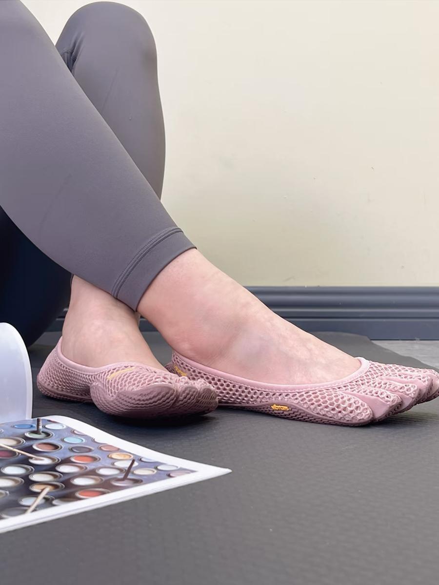 Women's Breathable Mesh 5-Finger Flexible Shoes - Lightweight, Stylish Barefoot Design, Non-Slip Yoga Flats for Pilates, Fitness & Daily Wear