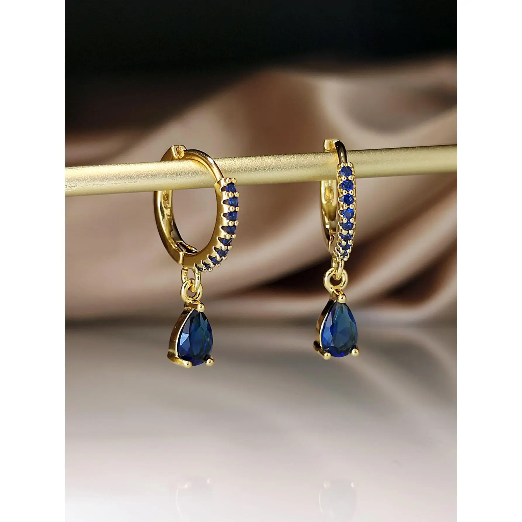 Women's Teardrop Earrings, Lightweight Hollow Curve Design, Sleek Curved Silhouette for Everyday Casual Wear, Office Use, Chunky Dangle