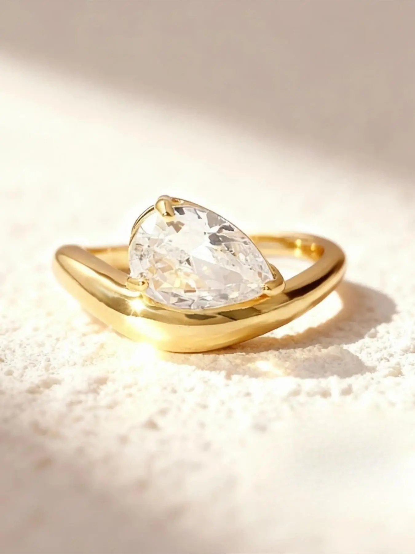 1 Piece Stylish Curved Copper Ring with a Teardrop-Shaped Zirconia Stone—A Minimalist, Feminine, Elegant, Casual, Versatile, and Unique Ring, Jewelry Rings