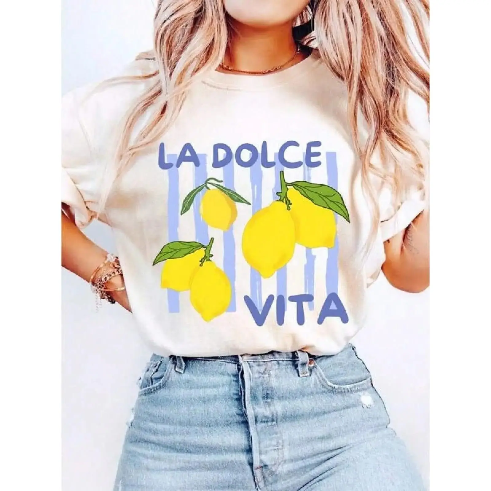 Women's Graphic Tee, La Dolce Vita Lemon Print Vintage Streetstyle Shirt in Soft Fabrics, Seamless Shortsleeve Top for Vacation, Everyday