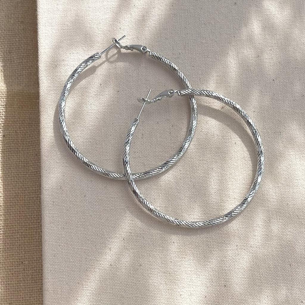 Pair Of  Earrings, Suitable For Women, Elegant Large Circle Design, 925 Silver Color, Hypoallergenic Ear Needles, Suitable For Daily And Vacation Wear, Suitable As Valentine's Day Gift