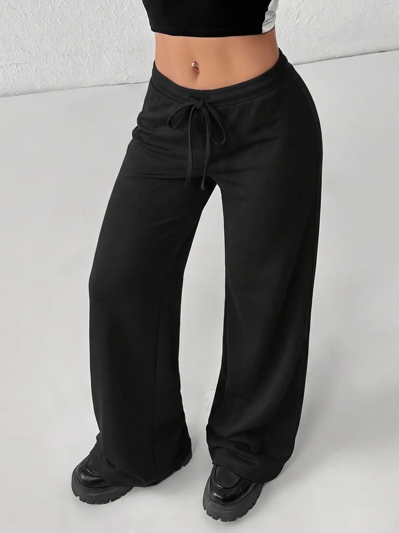 Women Solid Black High Waist Flare Sweatpants, Elastic Ribbed Waist With Adjustable Drawstring, Soft Breathable Knit Fabric, Loose Bootcut Long Pant Cut, Leg-Lengthening Casual Daily Trousers, Streetwear Outfit, Indoor Loungewear, Daily Travel Matching