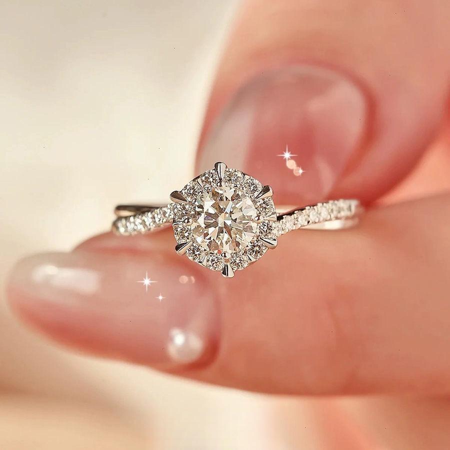 This moissanite ring set for couples features adjustable opening wedding rings, making it the perfect gift for proposals and wedding photography.An ideal choice for your girlfriend.