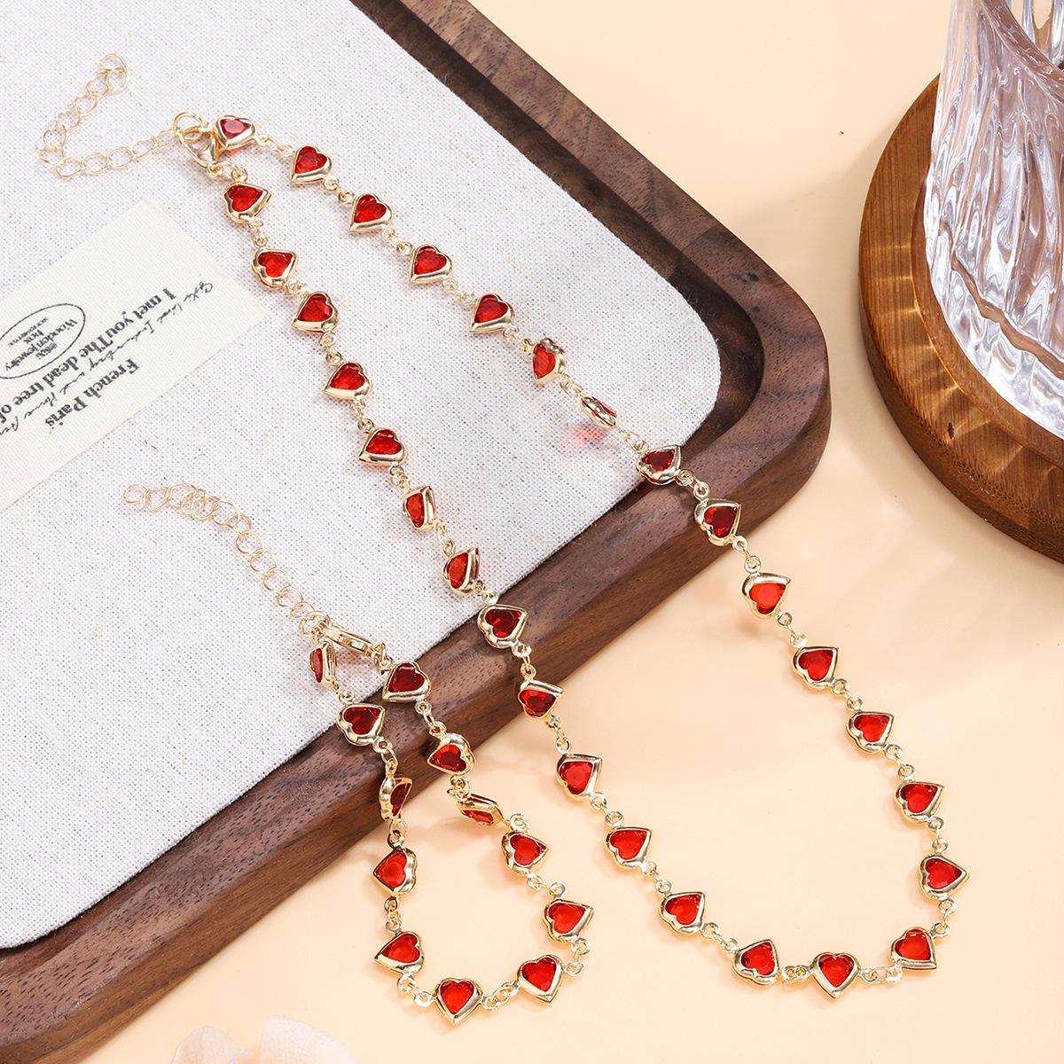 Women’s Retro Heart Pendant Necklace, Colorful Peach Heart Collarbone Chain, Minimalist Light Luxury Dopamine Jewelry for Daily Wear, Date Night, Party Looks & Gift Giving