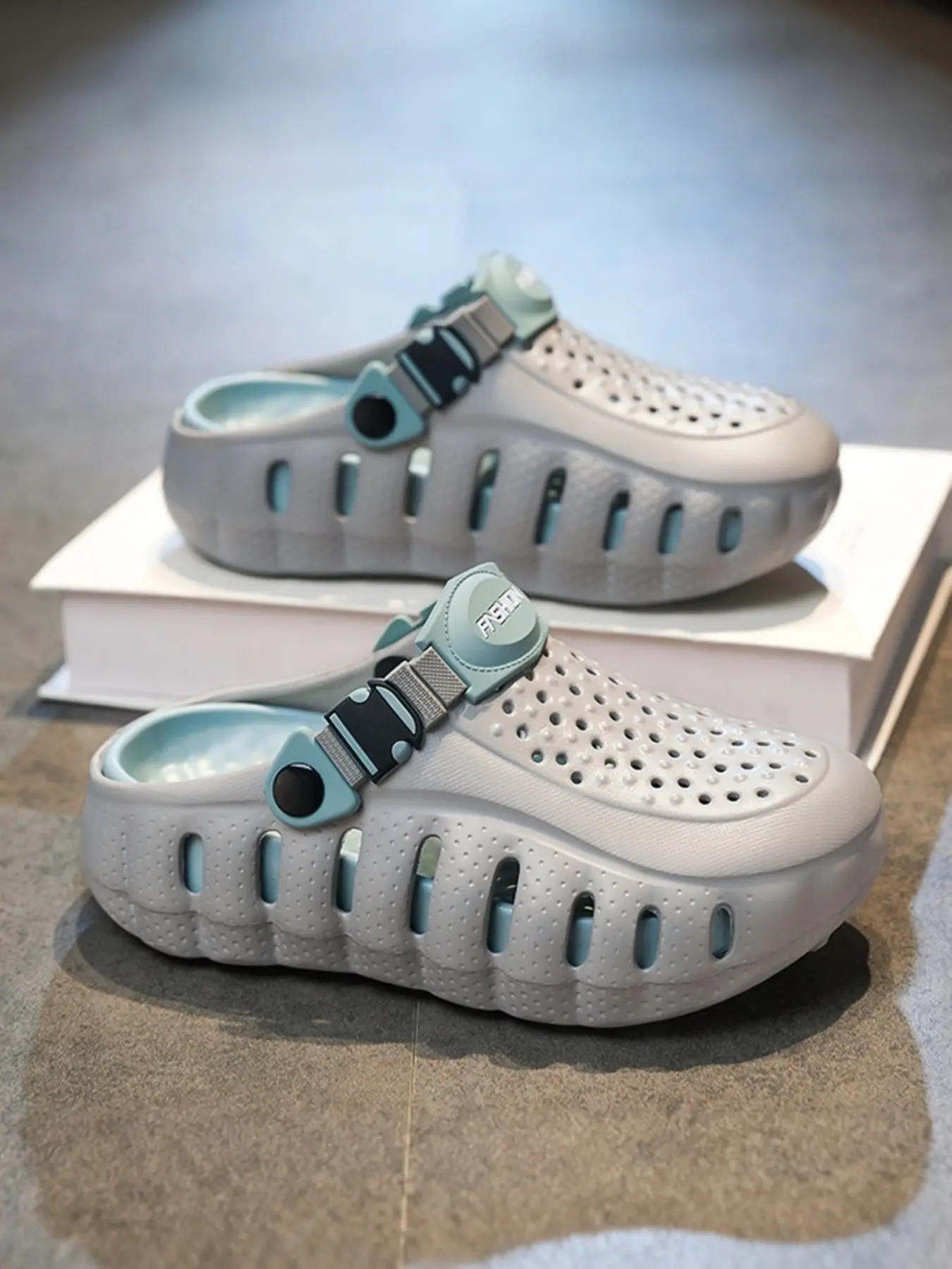 Non-Slip Holey Shoes for Men and Women, Lightweight Casual Sandals, Waterproof Breathable Thick Sole, Beach Driving Slippers, Eva Slippers, Casual Fashion Slippers, Footwear