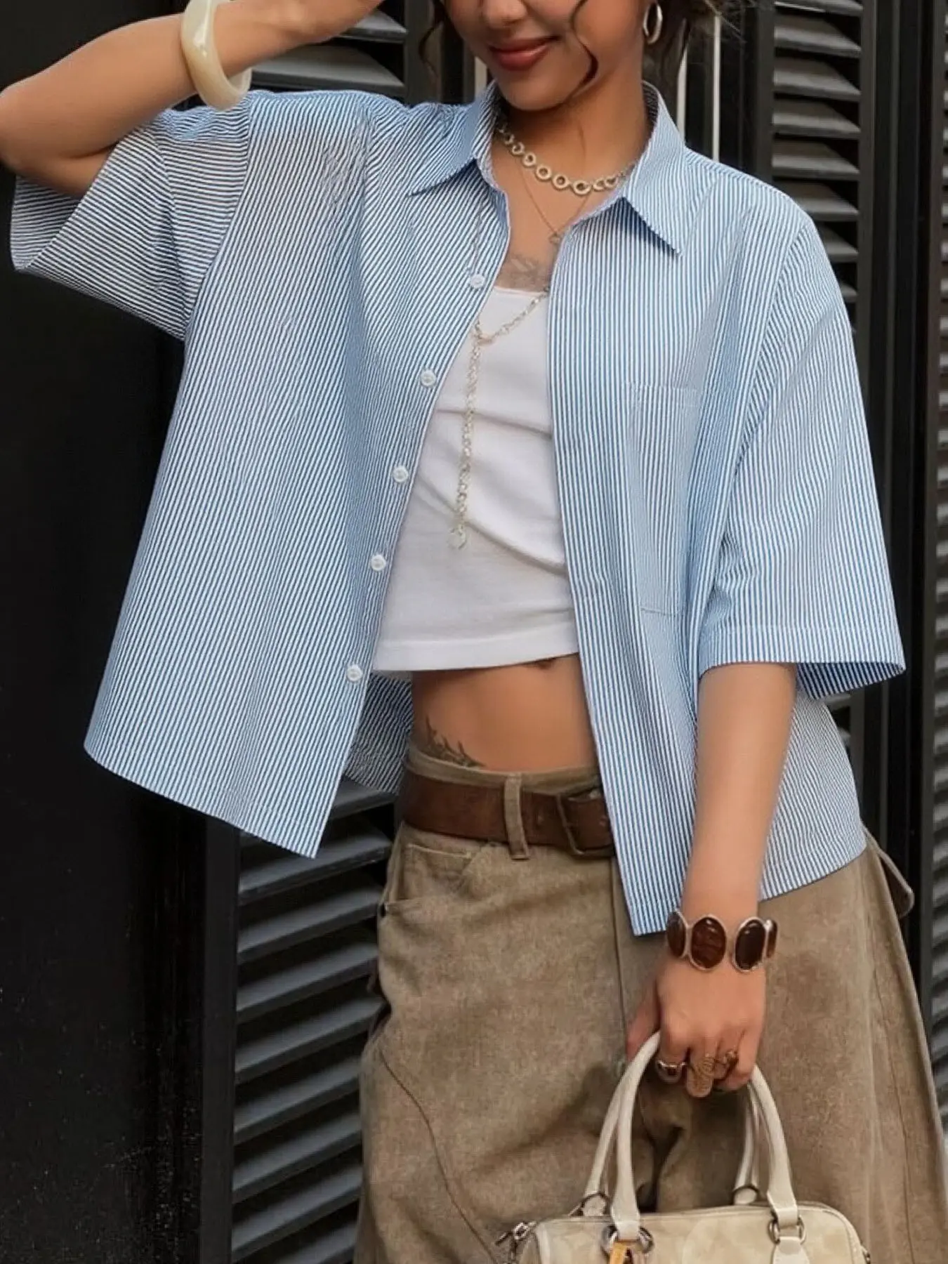 Women's Loose Oversized Blue Thin Vertical Striped Cropped Shirt, Short Sleeve Lapel Casual Blouse With Pockets, Y2K Style Chic Outerwear For Daily Commute & Beach, Boho Casual Top