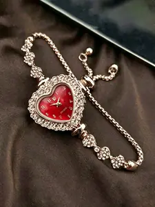 2026 new alloy heart-shaped digital dial watch, Arabic numeral dial, adjustable drawstring strap, elegant quartz watch, diamond decoration, perfect gift for Christmas, Valentine's Day, Mother's Day, birthdays and anniversaries, with gift box