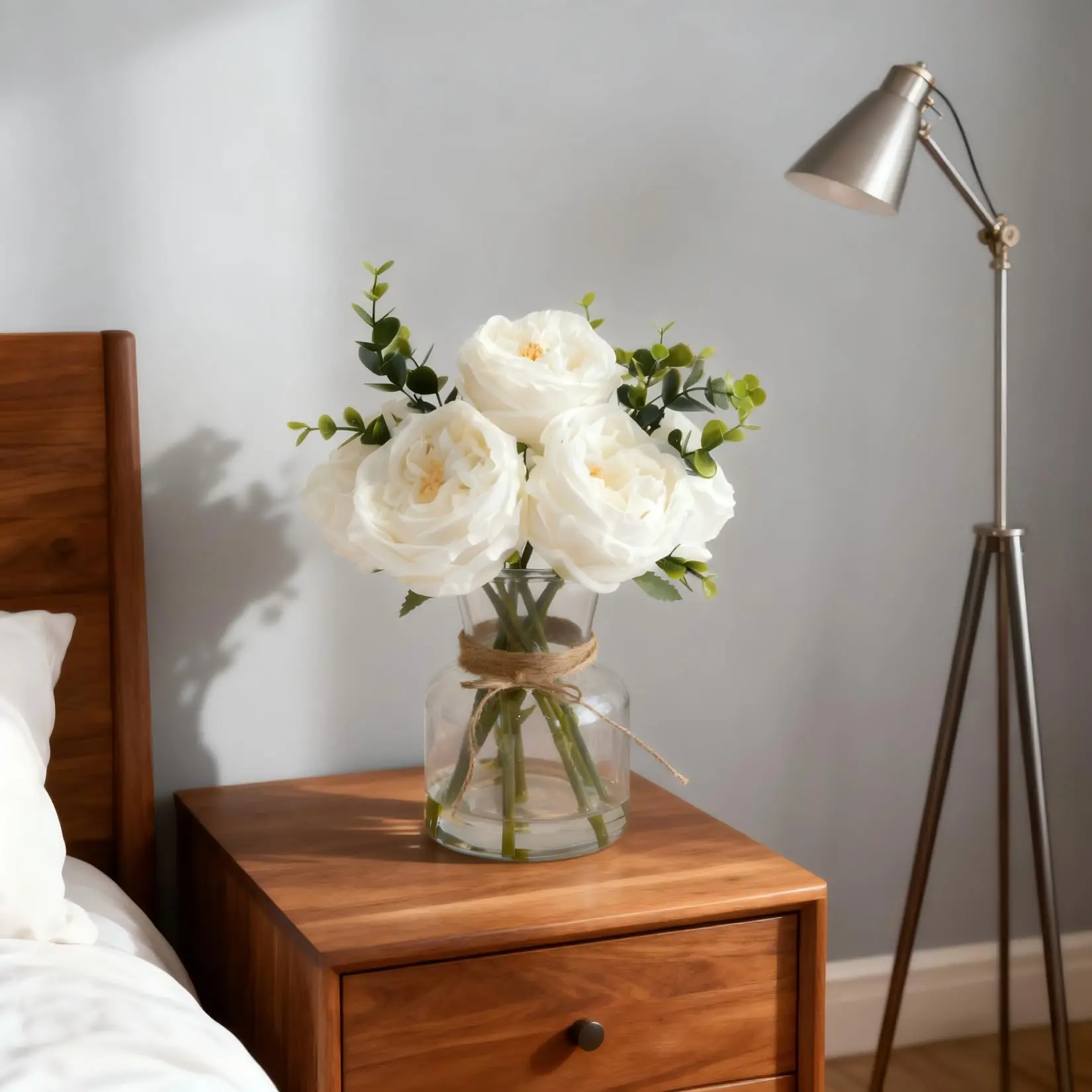 Lifelike Artificial White Roses and Purple Peonies Flower Arrangement, Decorative Vase With Faux Water, Elegant Faux Flower Centerpiece for Dining Table, Home and Restaurant Decoration