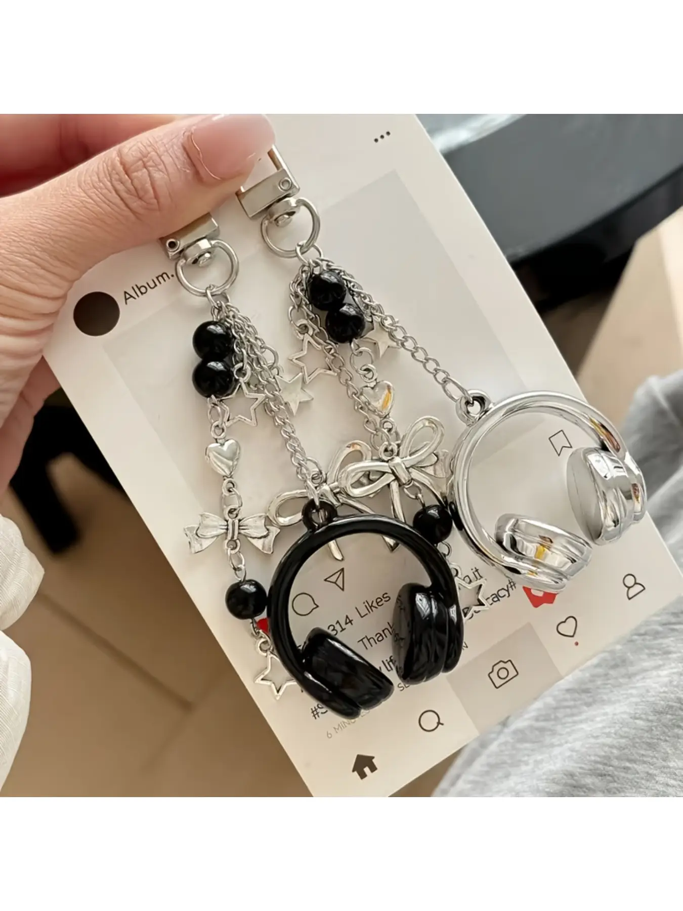 1PCS Cute Creative 3D Headphone Beaded Charm Keychain, Phone Lanyard Pendant and Backpack Hanging Decor Accessory, Key Chain Charms, an ideal gift for friends, besties and family members