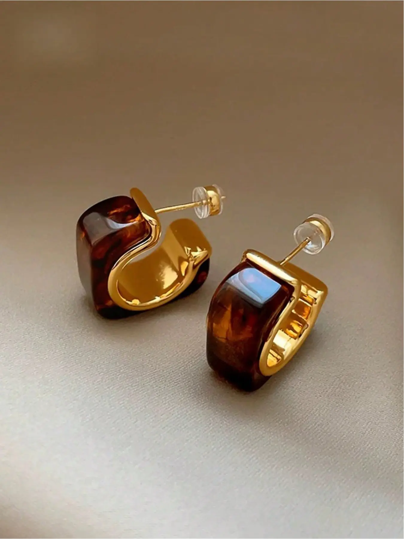 1 pair of elegant ancient coin-style resin C-shaped earrings, suitable for women's daily wear and social occasions