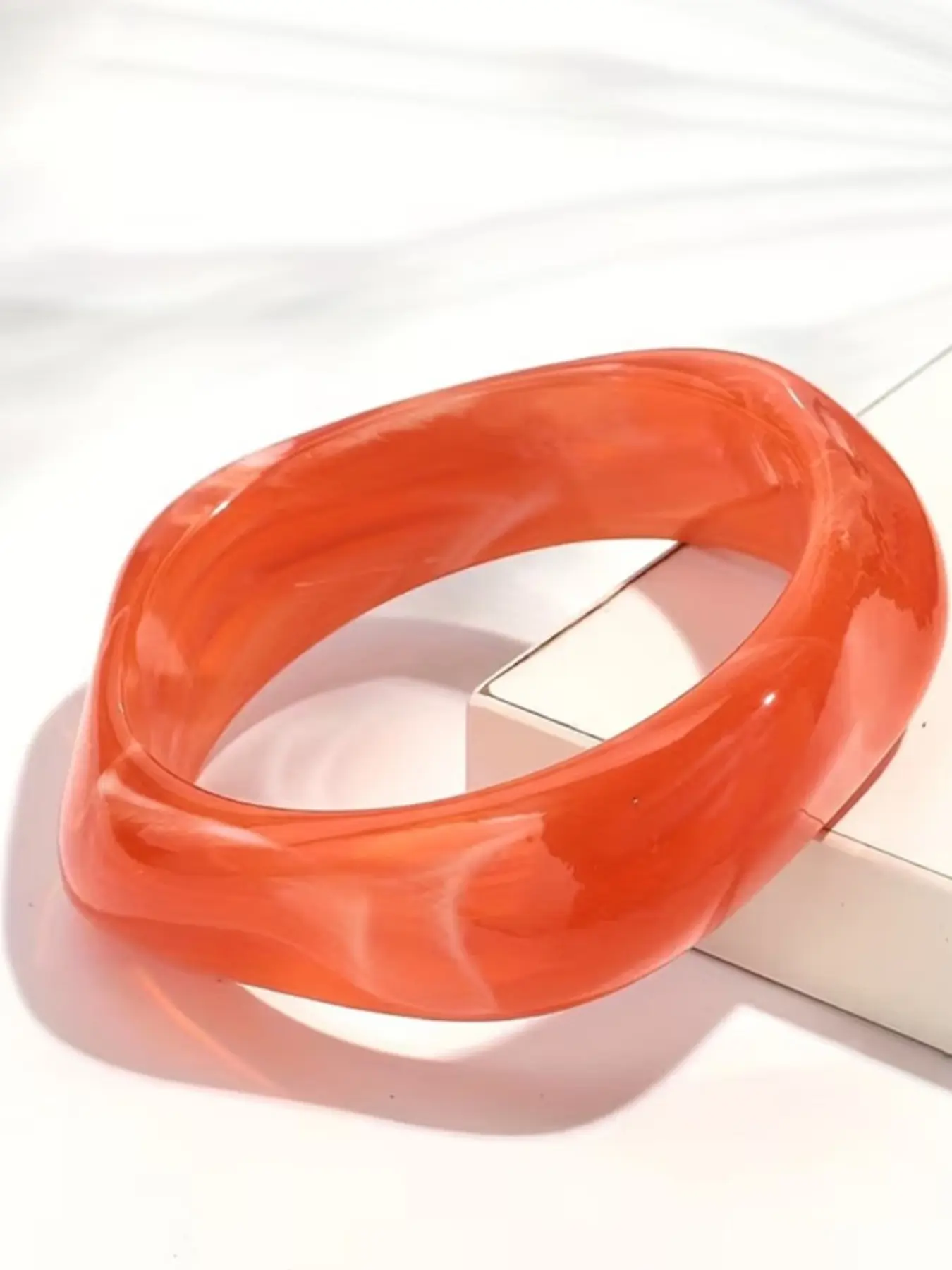 1pcs Irregular Wavy Resin Bangle Glossy Marbled Swirl Wide Bracelet Multi Color Stackable Chunky Statement Resin Bracelet for Women Vintage Fashion Jewelry